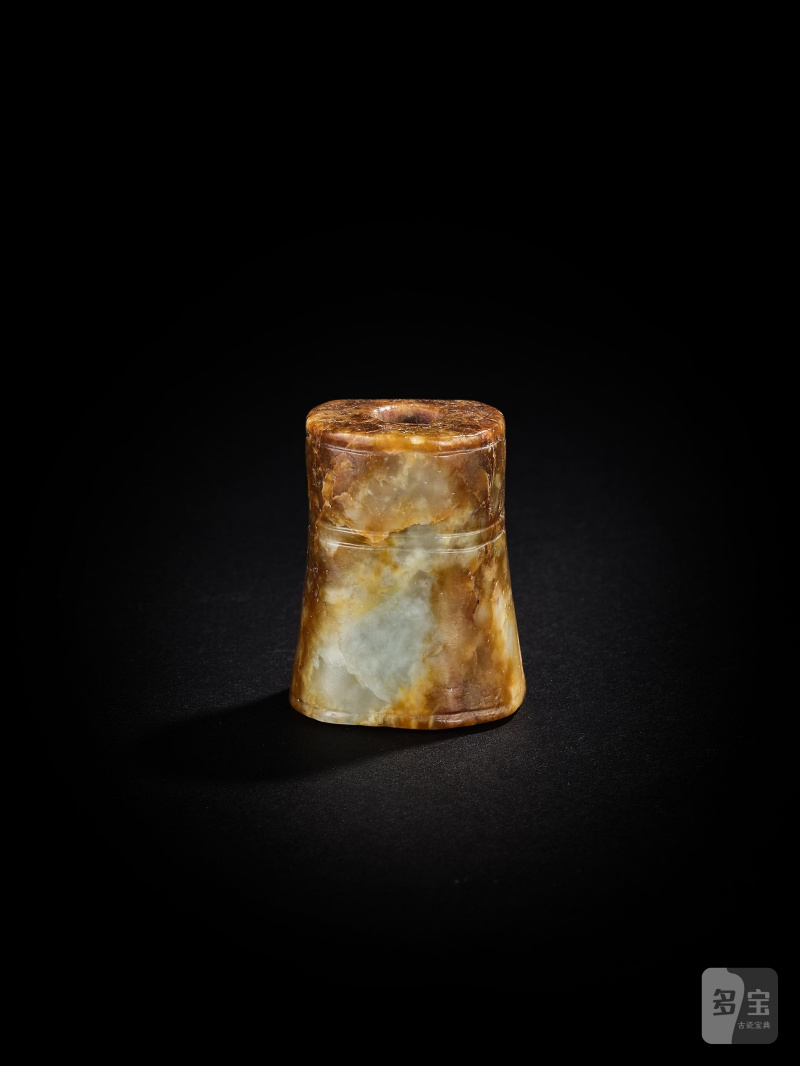 玉管 | A BROWN JADE BEAD